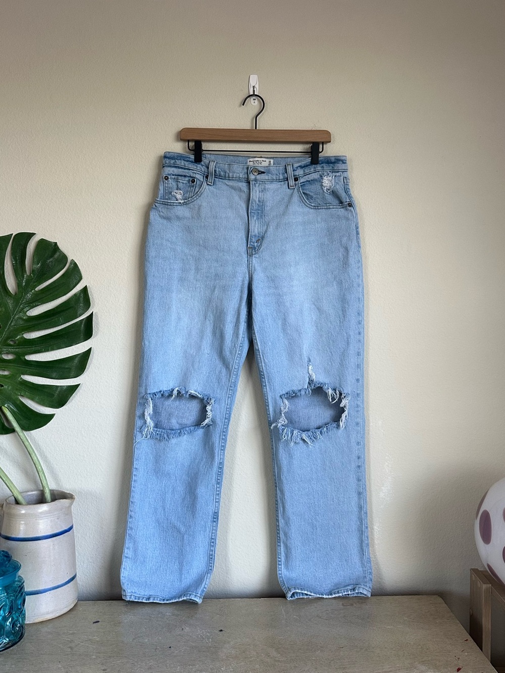 Abercrombie & Fitch The 90’s Straight Ultra High Rise Jeans